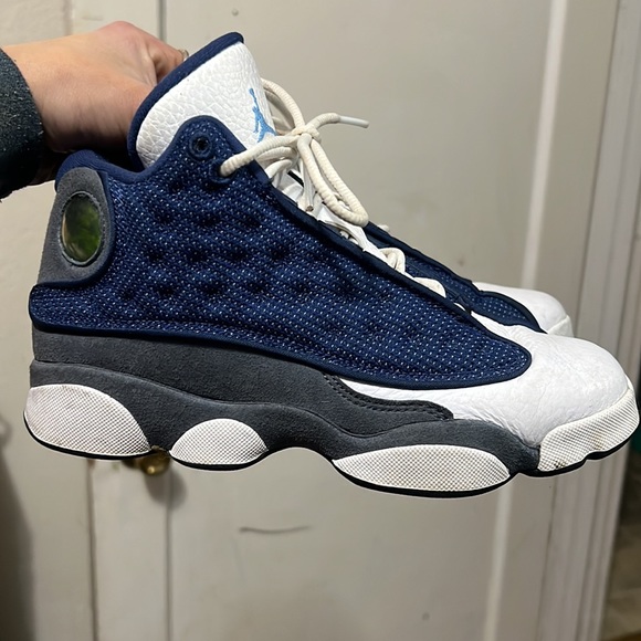 Size 4y flint jordan 13s they are in great condition jst need a lil wipe - Picture 2 of 5
